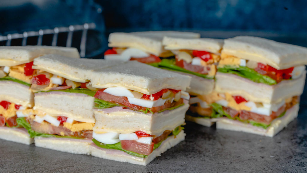 Sandwiches olímpicos (18 bocaditos de copetín) Confitería 25 de Mayo