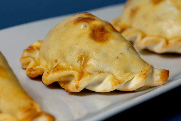 Empanada de jamón y queso grande