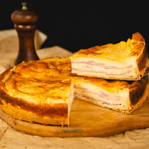 Torta de jamón y queso entera